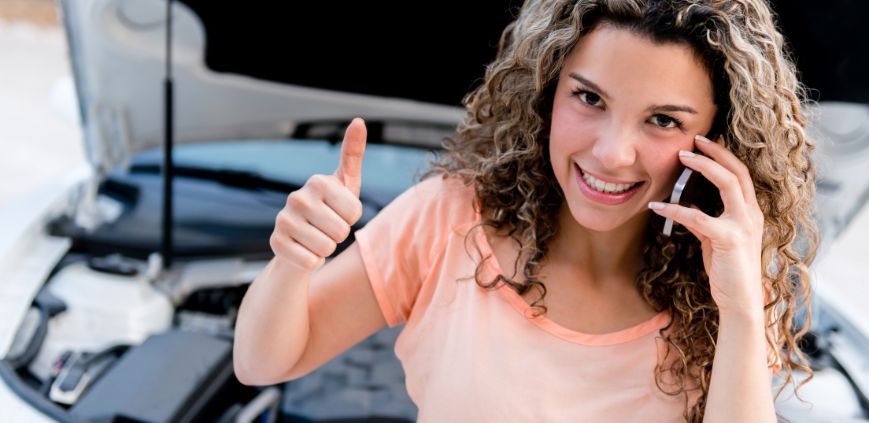 woman giving a thumbs up because she has got a good car insurance quote